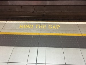 mind-the-gap-882368_960_720